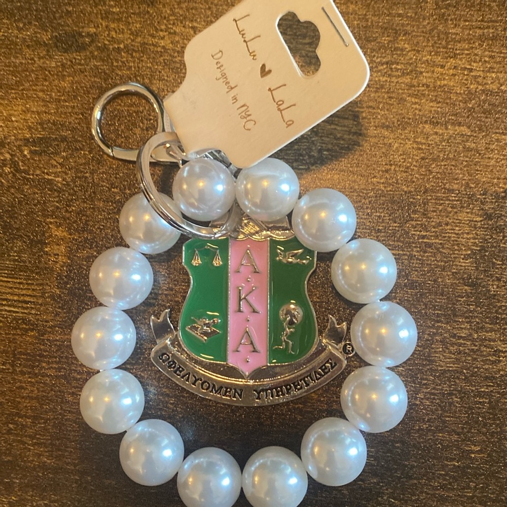 Very pretty purse charm!